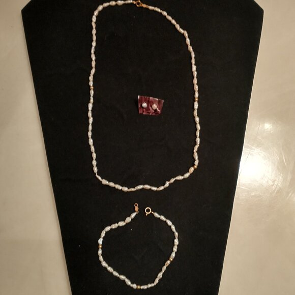 MATCHING 3 PIECE FRESHWATER PEARLS WITH GOLD ACCENT, BRACLET, NECKLACE EARRINGS - Picture 14 of 16